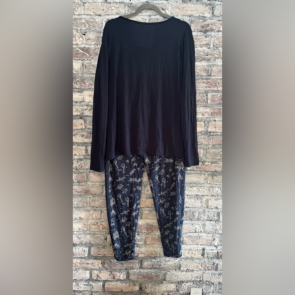 Bellabu bear Bamboo 2 piece Pj/lounge wear
NWT smoke and pet free home giftable🌸 - Picture 5 of 9